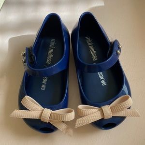 Mini Melissa size 6 excellent condition